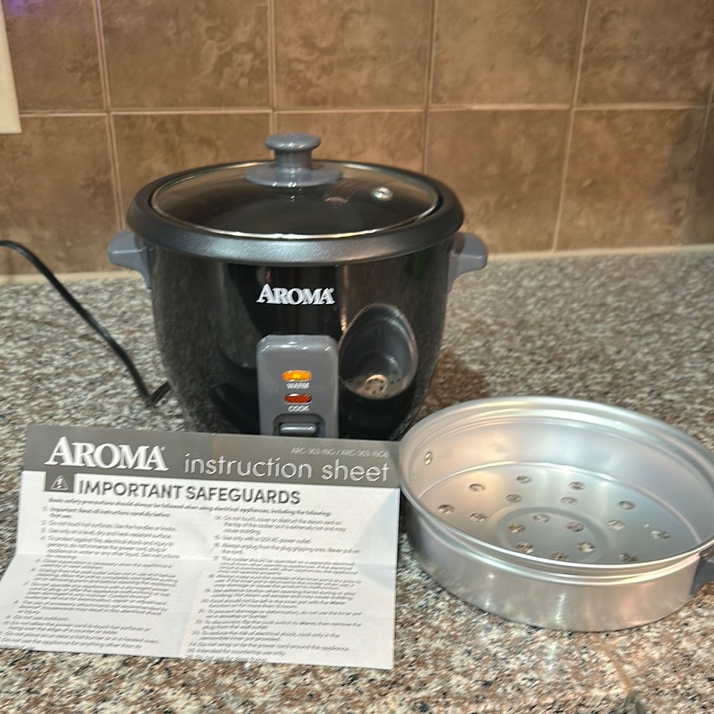 Aroma Black Rice Cooker with Steamer